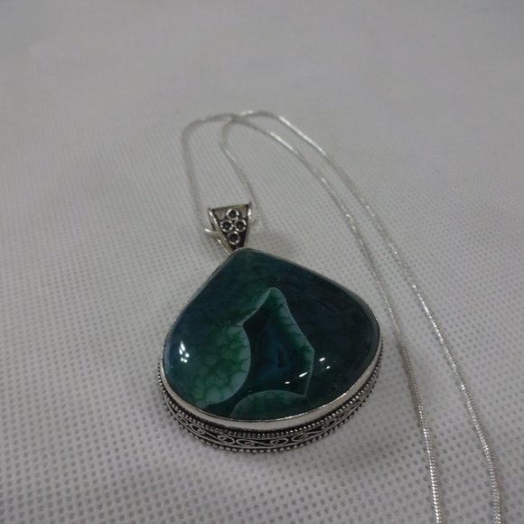 Gorgeous "GREEN BOTSWANA AGATE" Handmade Sterling Pendant on a 18" Chain #380A - Picture 2 of 3